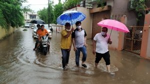 मुसलाधार बारिश होने के बावजूद महापौर महापौर धीरज बाकलीवाल ने किया  तीन वार्डो का भ्रमण ,वार्ड नागरिको से हुए रूबरू.......