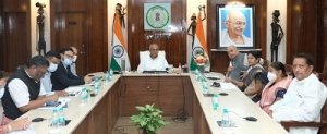 मुख्यमंत्री  भूपेश बघेल ने आज यहां अपने निवास कार्यालय में आयोजित कार्यक्रम में गोधन न्याय योजना के तहत पशुपालक ग्रामीणों, गौठानों से जुड़े महिला समूहों और...