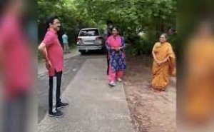 मॉर्निंग वॉक पर CM स्टालिन से जब महिला ने पूछा &#039;जवां दिखने का राज&#039;, शरमाते हुए कैमरे में कैद