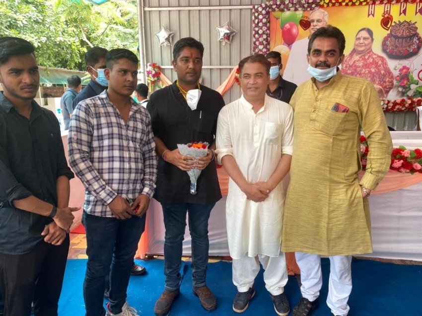 मुख्यमंत्री भूपेश बघेल के सुपुत्र चैतन्य बघेल का आज जन्मदिन पर बधाई देने पहुँचे -अय्युब खान