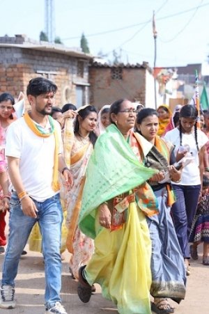 कुम्हारी नगर पालिका मे मीना को मिल रहा  अपार जन समर्थन, आरम्भ मे ही पिछड़ रही कांग्रेस....