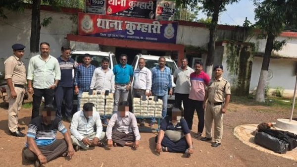दुर्ग में पिकअप के गुप्त चेंबर से मिले ₹4 करोड़, दो गिरफ्तार