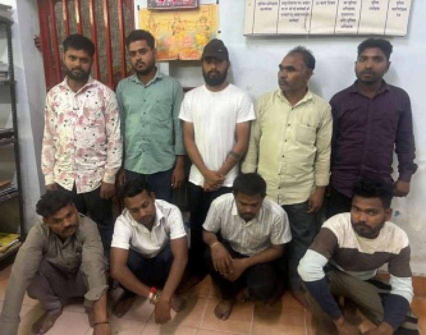 आमदी शराब दुकान के पीछे जुआ फड़ पर पुलिस की दबिश, 9 जुआरी गिरफ्तार