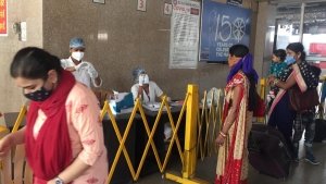कोरोना की दूसरी लहर में अब तक दस हजार से अधिक रेल यात्रियों की हुई जाँच