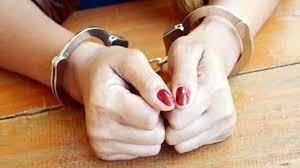 युवती ने अपने जूनियर नाबालिग स्टूडेंट से कर ली शादी, गर्भवती होने के बाद गिरफ्तार