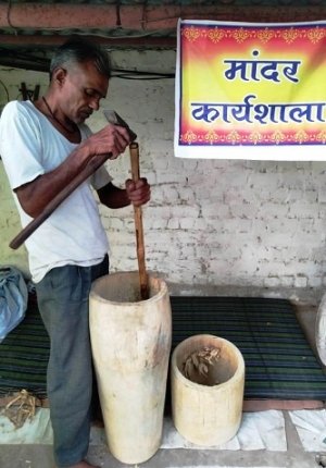 कुहुकी कला ग्राम मरोदा सेक्टर में 10 दिवसीय लोक वाद्य कार्यशाला जारी