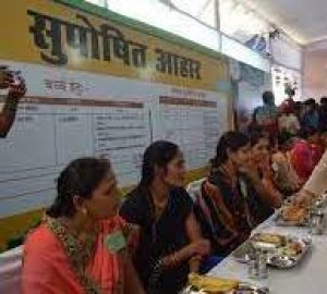 जिले में गर्भवती व शिशुवती माताओं को दिया जा रहा घर पहुॅच टिफिन सेवा