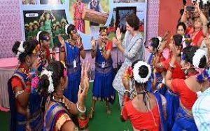 जब श्रीमती प्रियंका गांधी ने किया सुवा नाच