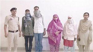 ग्रामीणों के हंगामे के बाद पुलिस ने छापा मारकर देह व्यापार में संलिप्त लोगों को की गिरफ्तारअब ग्रामीण क्षेत्रों तक फैला सैक्स रैकेट का जाल