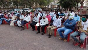 होली की आड़ में कोविड नियमों का उल्लंघन करना पड़ेगा भारी ,एडीएम ने ली शांति समिति की बैठक: बताए कायदे - नेवई थाना में एकत्र हुए नागरीक
