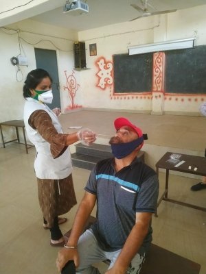 ऑनलाइन डिलीवरी ब्वॉयज एवं स्ट्रीट वेंडर की कोविड टेस्टिंग के लिए नेहरू नगर में लगाया गया कैंप