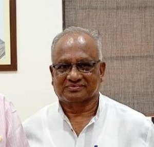 पद तो आते-जाते रहते हैं किंतु आदमी को हमेशा विनम्र रहना चाहिए - स्व. मोतीलाल वोरा  दुर्ग कांग्रेस ने आखिर नहीं अपनाया स्व. मोतीलाल वोरा  का सुविचार