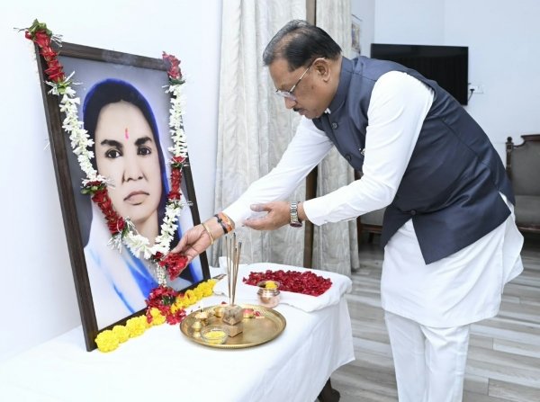 मुख्यमंत्री  साय ने छत्तीसगढ़ की प्रथम महिला सांसद और समाज सेविका मिनीमाता जी की पुण्यतिथि पर किया नमन