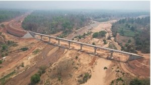 &quot;बस्तर की रफ्तार बढ़ाने को तैयार लोहे की पटरियां - दल्लीराजहरा: रावघाट रेल परियोजना का 97त्न काम पूरा, दिसंबर में दौड़ेगी विकास की रेल&quot;
