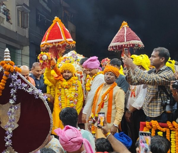 बस्तर दशहरा में माईजी की डोली का भव्य स्वागत, निभाई गई मावली परघाव रस्म, उमड़ी भीड़