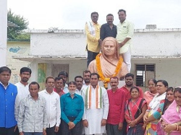 जिला और ब्लाक कांग्रेस ने मनाया मिनीमाता की पुण्यतिथि ,मिनीमाता ने की थी अलग छत्तीसगढ़ की कल्पना-निर्मल कोसरे
