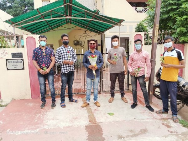 मोदी आर्मी ने महापौर को भेजे फूल और बुके,कहा आप स्वस्थ रहें तभी शहर वासी स्वस्थ रहेंगे!