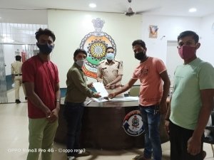 सूरजपुर में नवयुवक से मारपीट करने वाले कलेक्टर के खिलाफ मोदी आर्मी ने थाने में दर्ज कराई शिकायत!