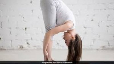सोने से पहले ये हल्की और आसान एक्सरसाइज बढ़ाएंगी आपका मेटाबॉलिज्म, फिर चाहे जितना खाएं नहीं बढ़ेगा आपका वजन
