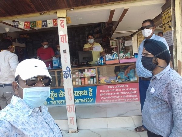 बिना एनओसी के मेडिकल स्टोर्स संचालन पर तीन से पंद्रह हजार का लगा जुर्माना