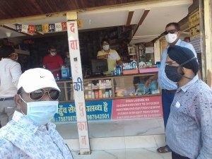 बिना एनओसी के मेडिकल स्टोर्स संचालन पर तीन से पंद्रह हजार का लगा जुर्माना