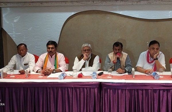 छापे में 1 लाख करोड़ मिलने के बाद भी छग सरकार अफसरों पर क्यों नहीं कर रही कार्रवाई -प्रेमप्रकाश