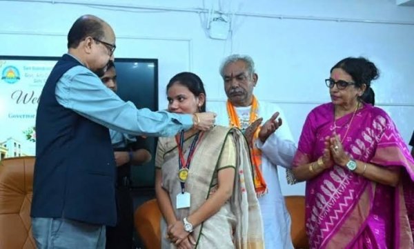 वर्तमान पर फोकस करें, निरंतर सीखते रहें और समाज के लिए योगदान दें : राज्यपाल डेका