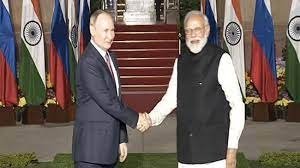 रूस के राष्‍ट्रपति व्लादिमीर पुतिन से मिले पीएम मोदी, कहा - भारत-रूस के रिश्‍ते सबसे मजबूत दौर में